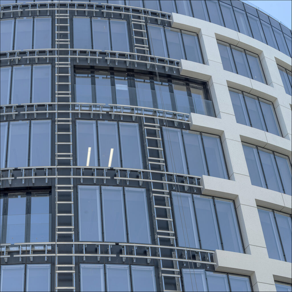 Architecture contemporaine du projet 50 Montaigne illustrant un savoir-faire architectural sur mesure.